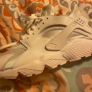 white nike haruches